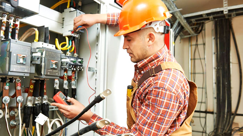 درآمد برقکار ساختمان | آینده شغلی و بازار کار برق ساختمان