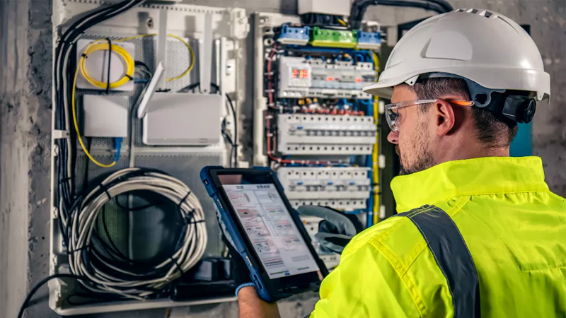 درآمد و آینده شغلی برق صنعتی: بازار کار و فرصت‌ها