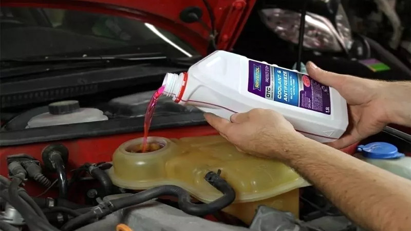 علت کم شدن آب رادیاتور خودرو بدون نشتی و راه‌های تشخیص