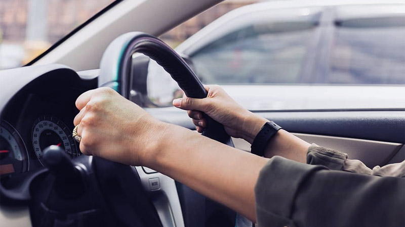 علت سفت شدن فرمان خودرو: سیستم‌های هیدرولیک و برقی