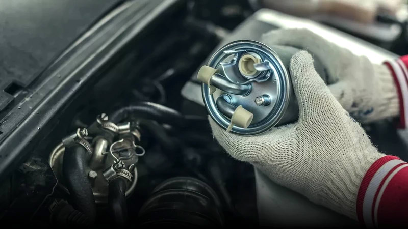 فیلتر بنزین کی عوض می‌شود؟ نشانه‌های خرابی و انواع صافی بنزین