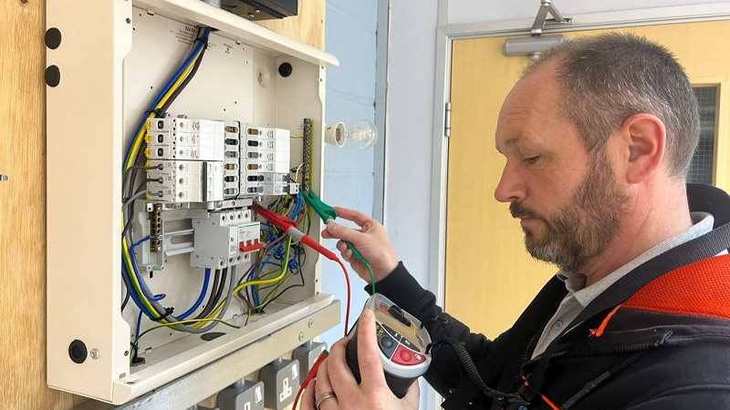 هر آنچه یک برقکار ساختمان باید یاد بگیرد